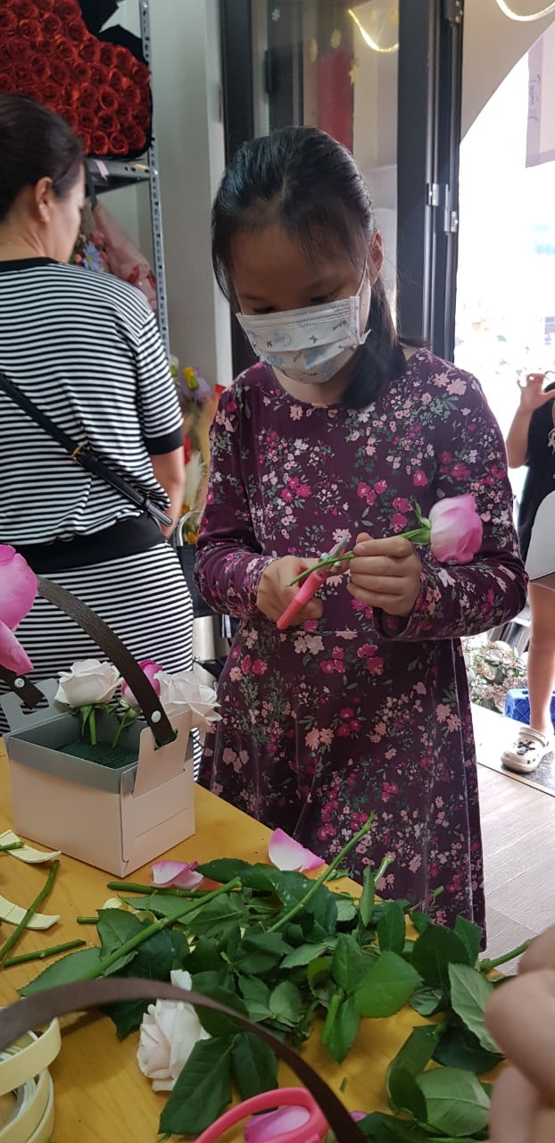 Lớp học cắm hoa cho trẻ em Luna Decor