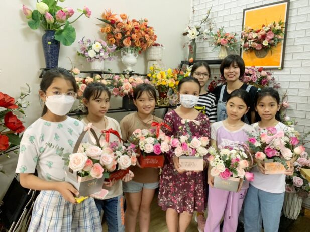 Lớp học cắm hoa cho người lớn Luna Decor