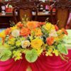 Hoa tươi trang trí bàn lễ tân