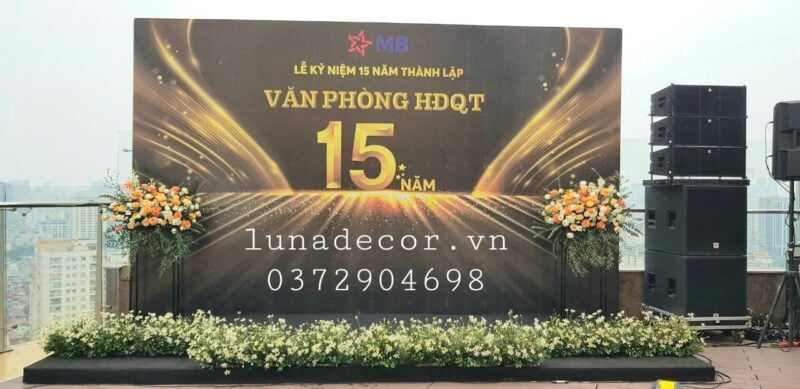 Hoa tươi trang trí sân khấu